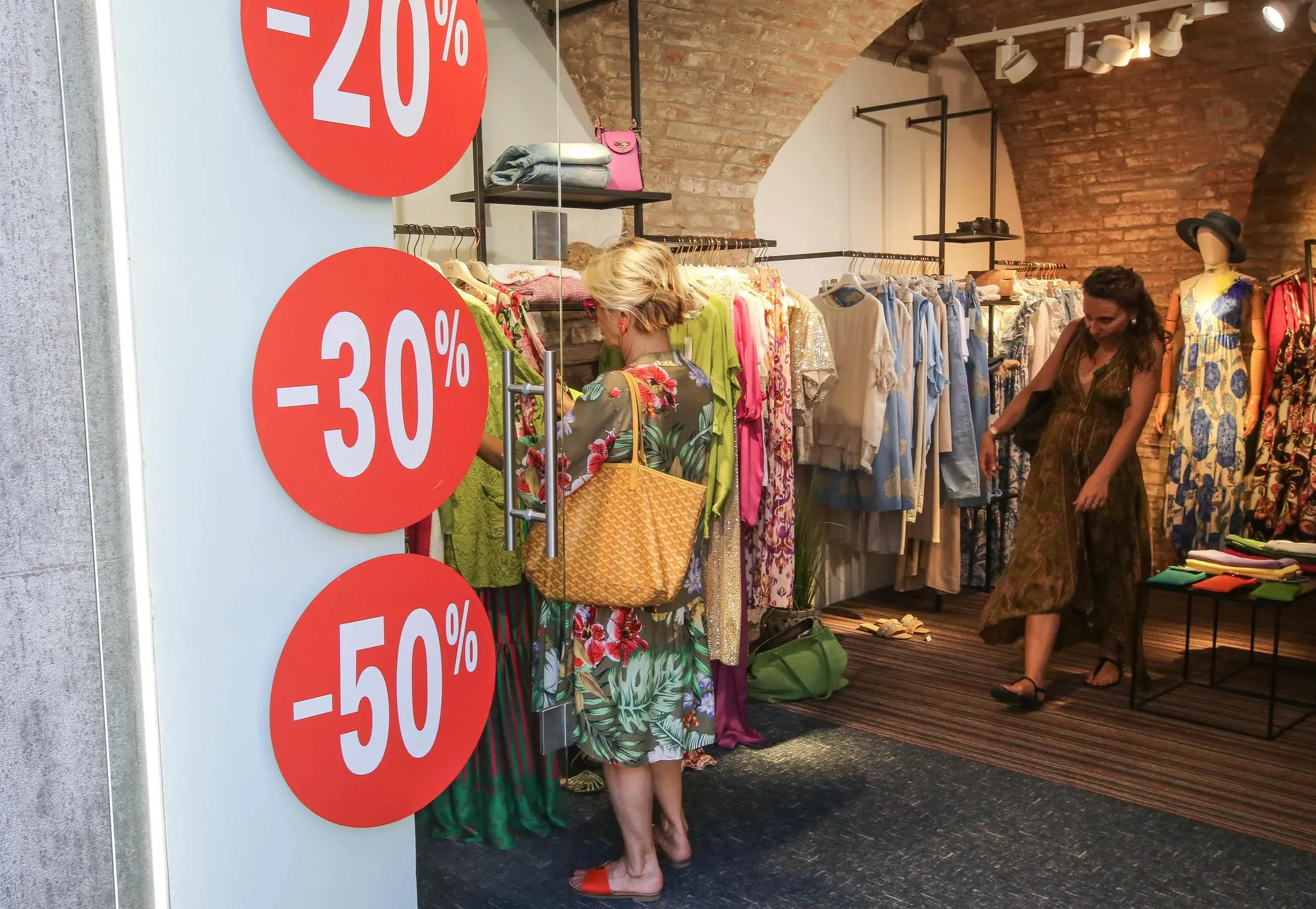 Federmoda: "Ombre sui saldi . Troppi fenomeni distorsivi"