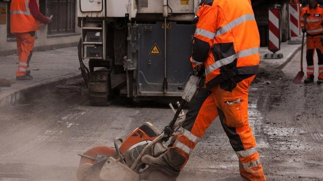 Nei prossimi giorni partiranno i lavori per nuovi attraversamenti pedonali rialzati: in via Labriola, via Scarpettini, piazza Donatori e in via Gramsci Nei prossimi giorni partiranno i lavori per nuovi attraversamenti pedonali rialzati: in via Labriola, via Scarpettini, piazza Donatori e in via Gramsci
