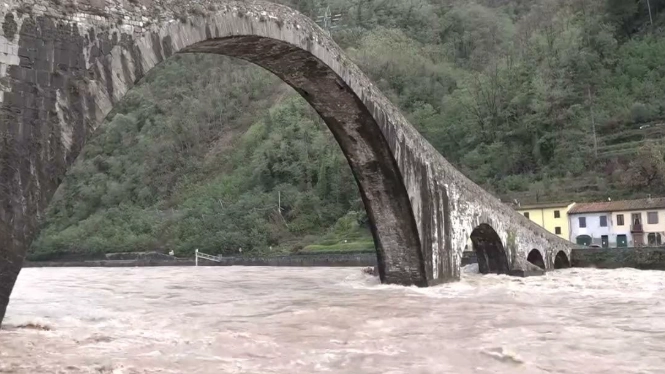 Il Serchio al ponte del Diavolo in un'immagine di repertorio. Il fiume è l'osservato speciale della giornata di venerdì 14 marzo Il Serchio al ponte del Diavolo in un'immagine di repertorio. Il fiume è l'osservato speciale della giornata di venerdì 14 marzo