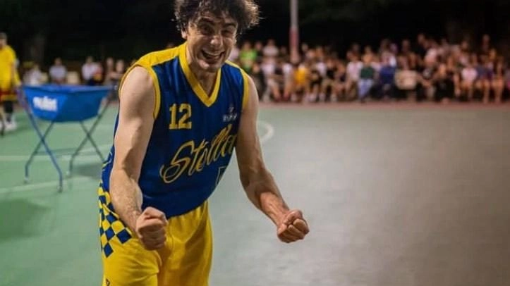 L'Orvieto Basket piange la prematura scomparsa di Federico Guglielmo Grillo, talento straordinario deceduto a 39 anni per un malore cardiaco. Oltre al suo successo in campo, viene ricordato come un amico leale e ispiratore, che continuerà a vivere nei cuori di tutti. L'Orvieto Basket piange la prematura scomparsa di Federico Guglielmo Grillo, talento straordinario deceduto a 39 anni per un malore cardiaco. Oltre al suo successo in campo, viene ricordato come un amico leale e ispiratore, che continuerà a vivere nei cuori di tutti.