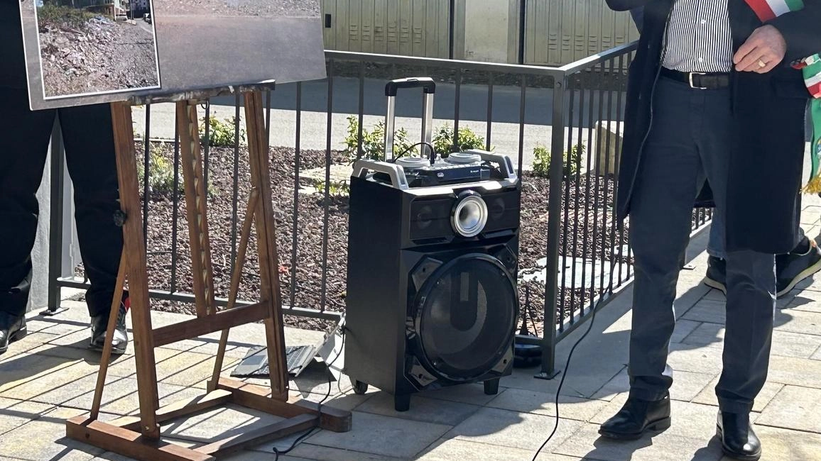 Il sindaco di Licciana Nardi Renzo Martelloni all’inaugurazione della nuova area