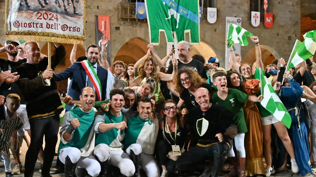 Il Cervo Bianco chiude con 27 punti, a punteggio pieno, stabilendo un nuovo record.. Secondo posto per un combattivo Grifone con 20. Chiudono il quadro il Leon d’Oro a 19 e il Drago a 17 (fotoservizio Castellani) Il Cervo Bianco chiude con 27 punti, a punteggio pieno, stabilendo un nuovo record.. Secondo posto per un combattivo Grifone con 20. Chiudono il quadro il Leon d’Oro a 19 e il Drago a 17 (fotoservizio Castellani)
