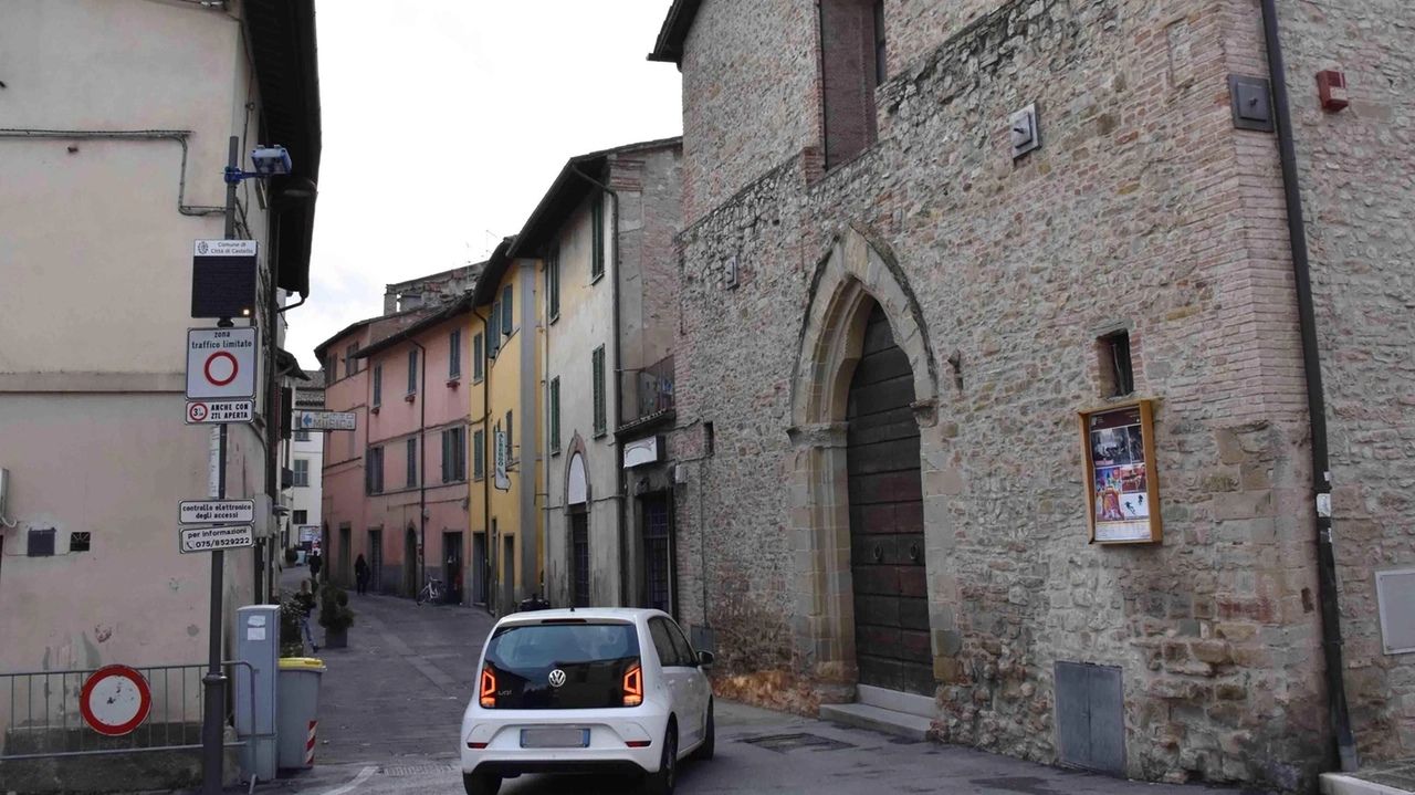 Uno dei varchi della nuova Ztl nel centro storico di Città di Castello Uno dei varchi della nuova Ztl nel centro storico di Città di Castello