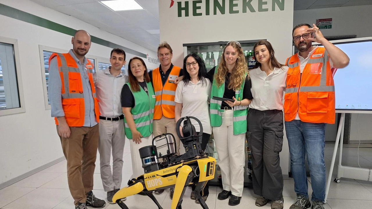 Robot a supporto di manutenzione e sicurezza nello stabilimento Robot a supporto di manutenzione e sicurezza nello stabilimento