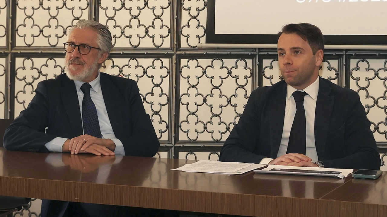 Gli assessori Enrico Tucci e Lorenzo Lorè alla presentazione delle iniziative legate all’arrivo di tappa del Giro d’Italia