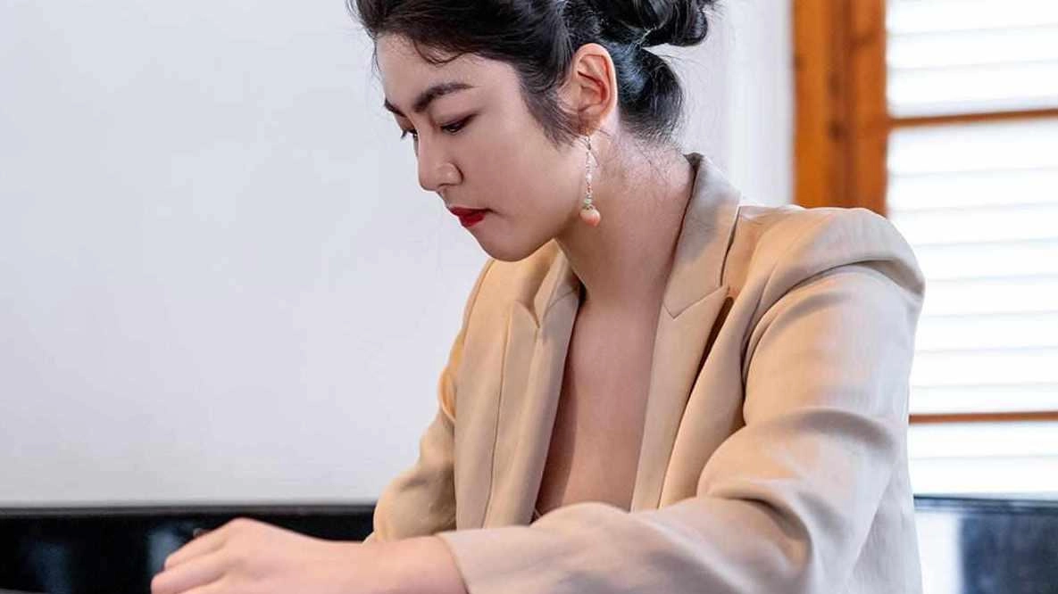 MutaMenti a Fivizzano: trekking e concerto legati al legame di Puccini con le musiche orientali. Enrico Merlin guida l'escursione al castagneto, seguita dal concerto di Yitong Wang e il suo guzheng, tra suoni naturali e tradizione cinese. MutaMenti a Fivizzano: trekking e concerto legati al legame di Puccini con le musiche orientali. Enrico Merlin guida l'escursione al castagneto, seguita dal concerto di Yitong Wang e il suo guzheng, tra suoni naturali e tradizione cinese.