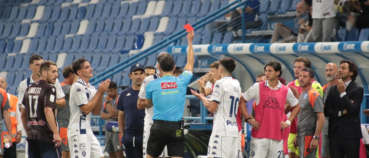 Crollo Empoli: ko 3-1 contro la Reggiana. Azzurri in nove per due espulsioni in tre minuti