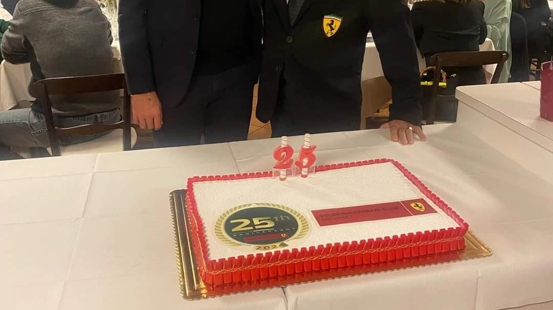 Il sindaco di Agliana, Luca Benesperi, insieme a Franco Gori, storico presidente della Scuderia Ferrari Club di Agliana Il sindaco di Agliana, Luca Benesperi, insieme a Franco Gori, storico presidente della Scuderia Ferrari Club di Agliana