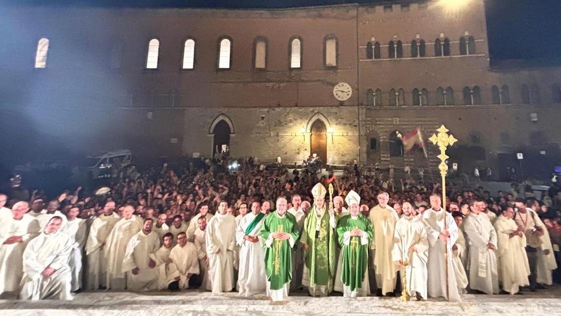 Giubileo dei Giovani, arrivati in città 2.300 ragazzi. Il cardinale Lojudice: "Siate messaggeri di pace" Giubileo dei Giovani, arrivati in città 2.300 ragazzi. Il cardinale Lojudice: "Siate messaggeri di pace"