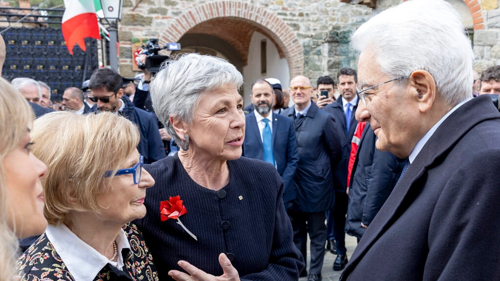 Ida Balò (a sinistra) con il presidente Mattarella e l’attrice Ottavia Piccolo a Civitella Ida Balò (a sinistra) con il presidente Mattarella e l’attrice Ottavia Piccolo a Civitella
