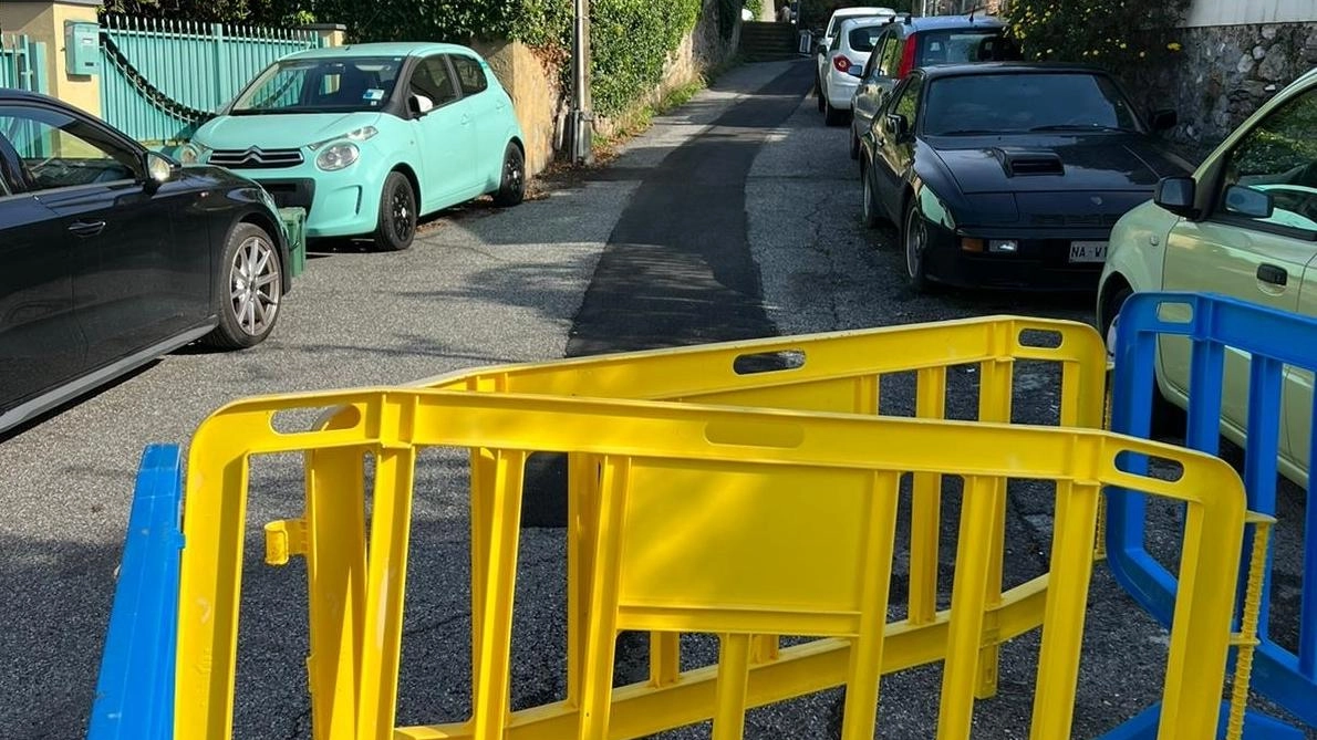 La strada Via Cervara versa in condizioni precarie da oltre un mese, causando disagi ai residenti e ai genitori degli studenti della scuola primaria. Il consigliere comunale Daniele Tarantino ha presentato un'interpellanza urgente per chiedere interventi di riparazione e messa in sicurezza dell'area. La strada Via Cervara versa in condizioni precarie da oltre un mese, causando disagi ai residenti e ai genitori degli studenti della scuola primaria. Il consigliere comunale Daniele Tarantino ha presentato un'interpellanza urgente per chiedere interventi di riparazione e messa in sicurezza dell'area.
