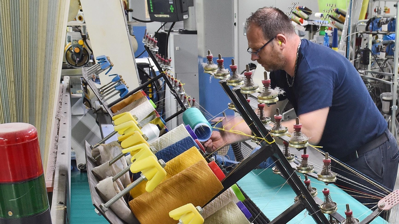 C’è apprensione sulla disciplina dell’End of Waste. Marini (Sistema Moda Ctn): "Se viene allungato lo status di rifiuto a rischio centinaia di micro imprese come le sfilacciature". L’altro tema caldo: la Responsabilità estesa del produttore.