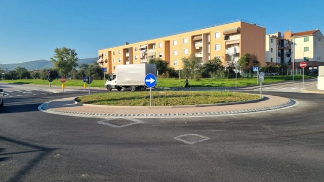 La nuova rotatoria in via Aldo Moro
