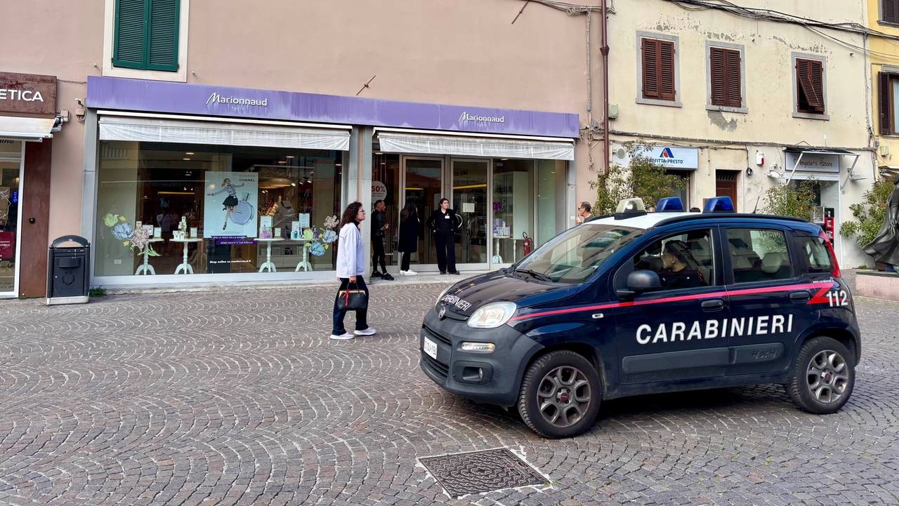 Semina il panico nei negozi del centro, la rabbia dei commercianti: “Situazione insostenibile”