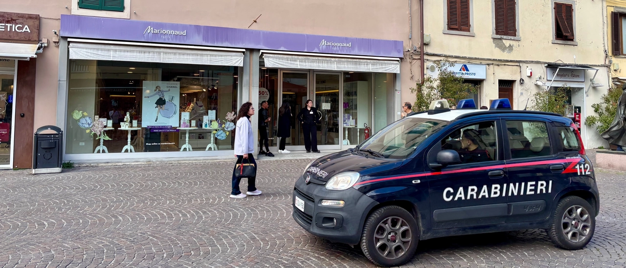 Semina il panico nei negozi del centro, la rabbia dei commercianti: “Situazione insostenibile”