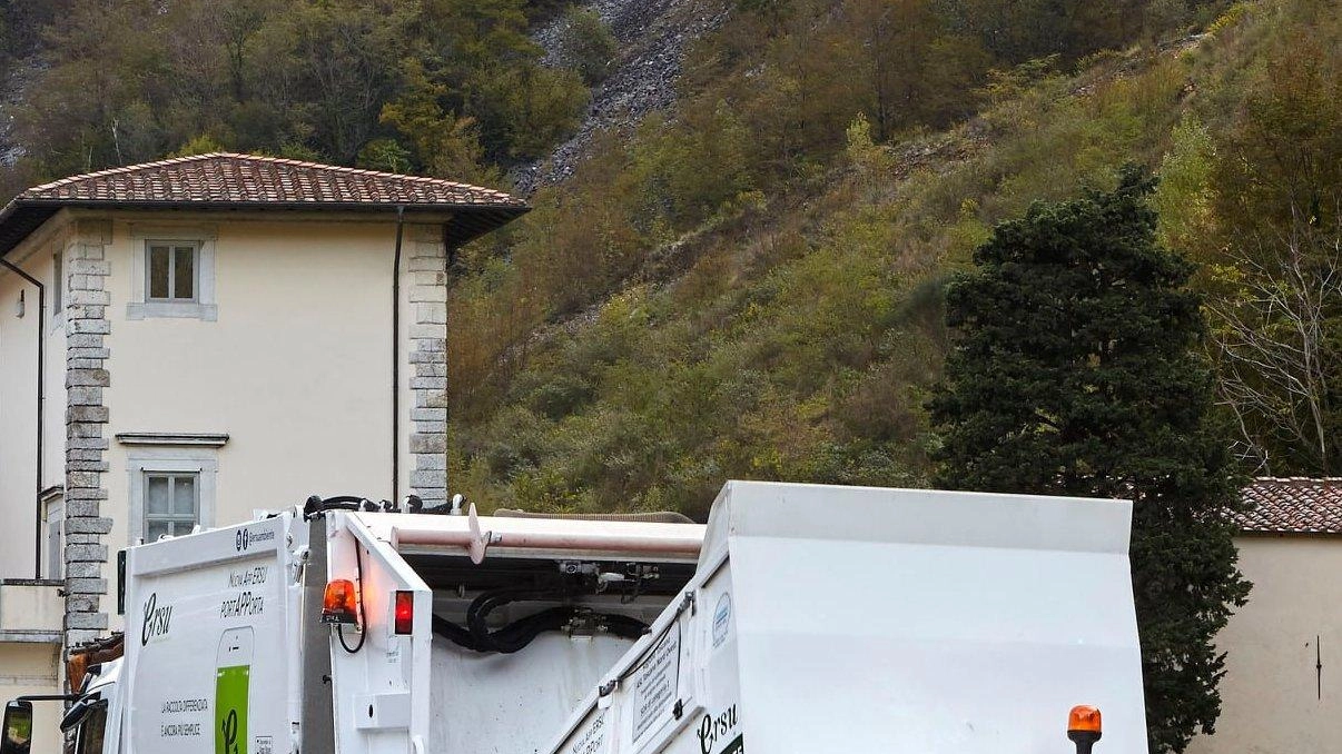Da luglio è cancellato il servizio di ritiro del verde da parte di Ersu che prima veniva effettuato ogni 15 giorni: l’opposizione si lamenta Da luglio è cancellato il servizio di ritiro del verde da parte di Ersu che prima veniva effettuato ogni 15 giorni: l’opposizione si lamenta
