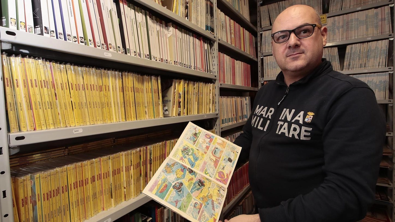 Fabrizio Filoni nel suo negozio "Cose senza tempo" fa un viaggio tra gli appassionati: dal Palio ai dischi "E’ un esercizio quotidiano sulla memoria e ai cittadini senesi piace molto ricordare". Fabrizio Filoni nel suo negozio "Cose senza tempo" fa un viaggio tra gli appassionati: dal Palio ai dischi "E’ un esercizio quotidiano sulla memoria e ai cittadini senesi piace molto ricordare".