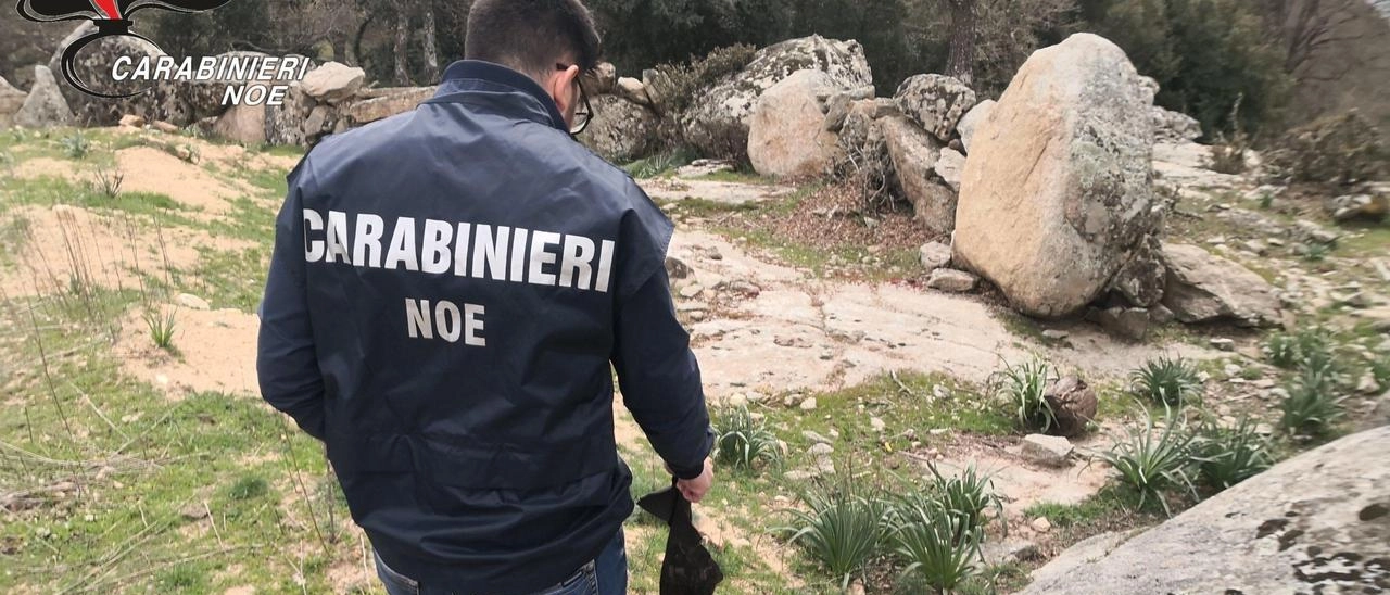 Cento tonnellate di rifiuti abusivi. Lasciati tra i detriti dell’alluvione. Tre le aziende sotto accusa