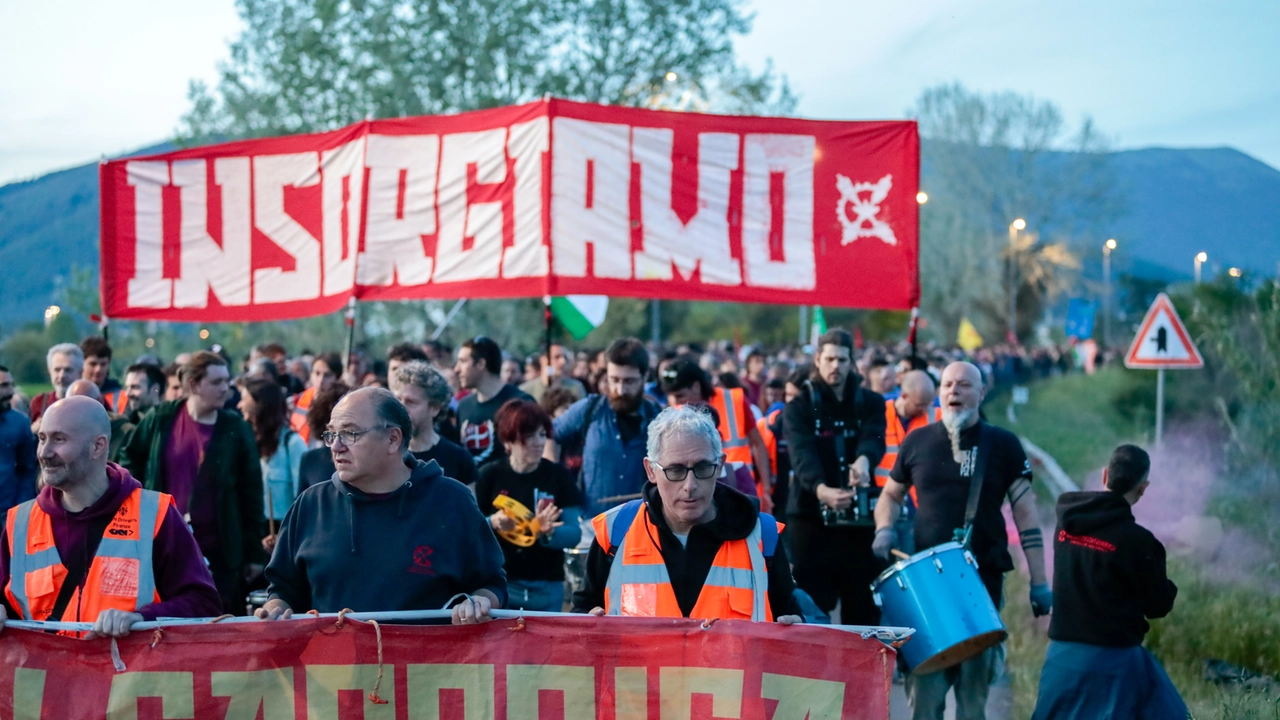 Una delle tante manifestazioni organizzate dal Collettivo di Fabbrica ex Gkn (Foto Germogli)