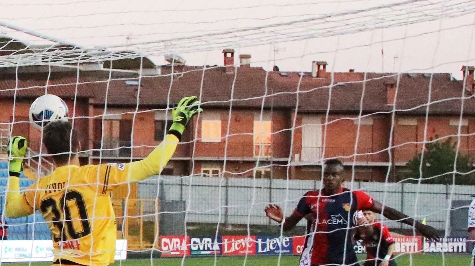 Nelle ultime due giornate del girone B di Serie C, il Gubbio cerca la vittoria per assicurarsi il quinto posto, mentre la Recanatese lotta per evitare i playout. Il destino incrociato le porta a seguire da vicino anche il match Pescara-Ancona.