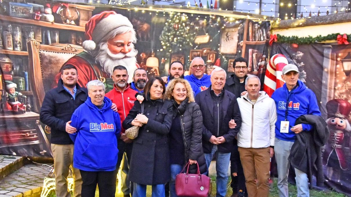 E’ stato inaugurato ieri pomeriggio all’ex Casello Idraulico il Villaggio di Babbo Natale, organizzato dalla Pro Loco di Follonica e...