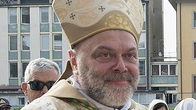 Il vescovo. Mario Vaccari e, in alto, Giuseppe Baturi, arcivescovo di Cagliari e segretario generale della Cei Il vescovo. Mario Vaccari e, in alto, Giuseppe Baturi, arcivescovo di Cagliari e segretario generale della Cei
