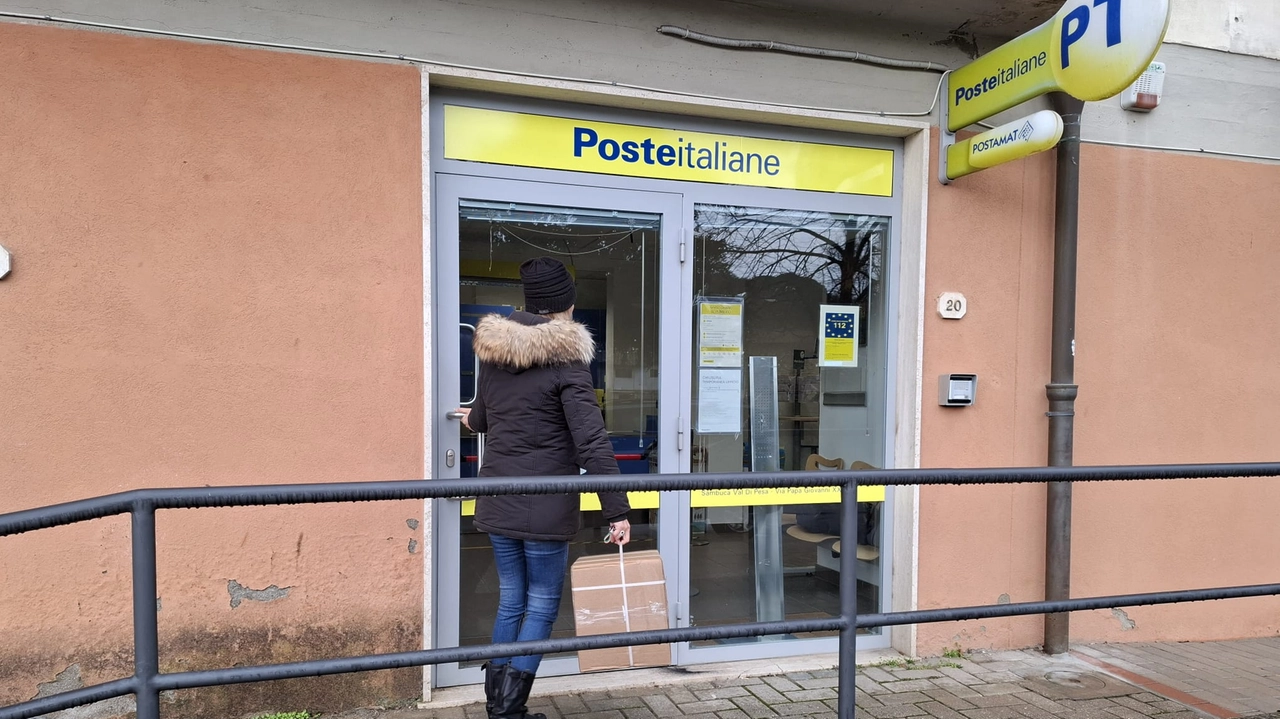L'ufficio postale rapinato a Barberino Tavarnelle. Momenti di terrore per i dipendenti e i cittadini. I malviventi sono fuggiti dopo aver portato via denaro contante