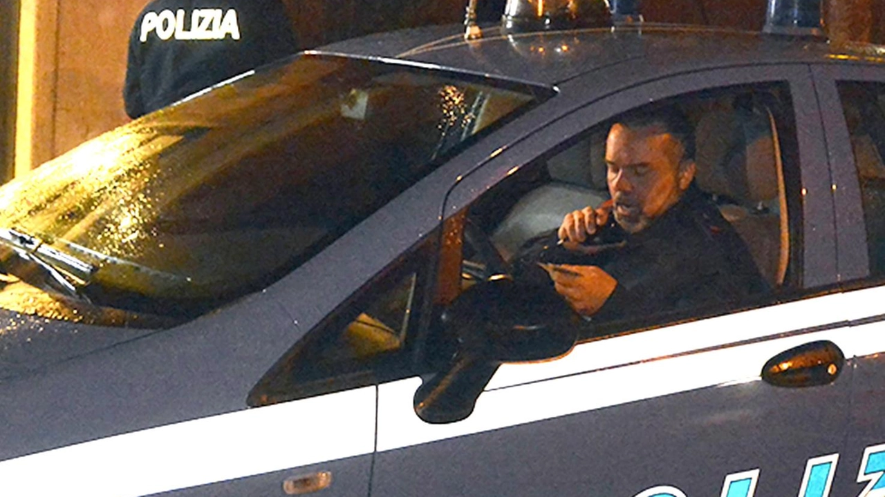Un uomo italiano ferito in una lite con alcuni cinesi in viale Toselli. La polizia indaga sull'accaduto. Un uomo italiano ferito in una lite con alcuni cinesi in viale Toselli. La polizia indaga sull'accaduto.