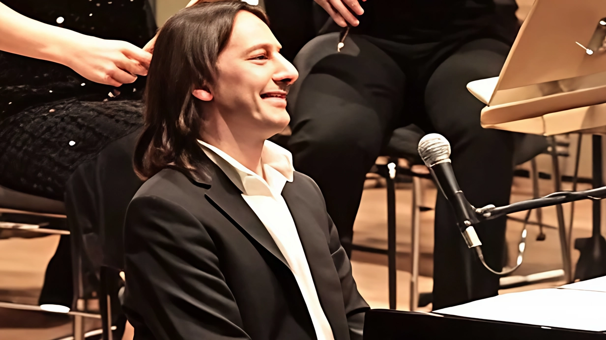 Il cantautore si esibirà sabato con l’Orchestra Sinfonica Giovanile della Svizzera. "Concerto importante" Il cantautore si esibirà sabato con l’Orchestra Sinfonica Giovanile della Svizzera. "Concerto importante"