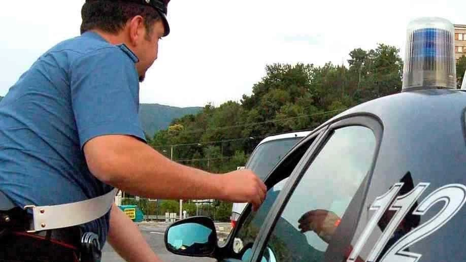 TERNI - I carabinieri di Terni e Collescipoli hanno arrestato un giovane cittadino egiziano di 25 anni ritenuto responsabile di... TERNI - I carabinieri di Terni e Collescipoli hanno arrestato un giovane cittadino egiziano di 25 anni ritenuto responsabile di...