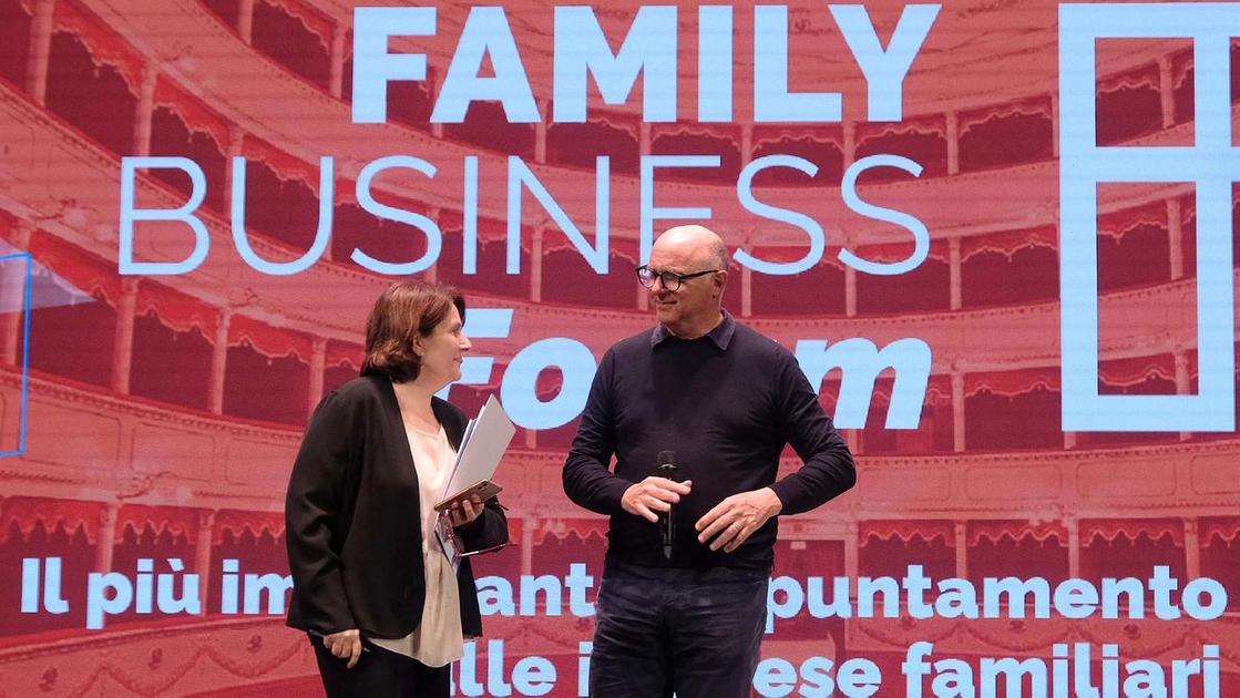 https://www.lanazione.it/image-service/view/acePublic/alias/contentid/NjRlM2JiN2MtMjI2YS00/0/al-family-business-forum-raccogliamo-il-testimone.jpeg?f=16:9&w=1200&h=630