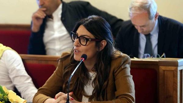 Consigliera e neomamma: “Mi negano di partecipare da remoto ai lavori dell’aula” Consigliera e neomamma: “Mi negano di partecipare da remoto ai lavori dell’aula”