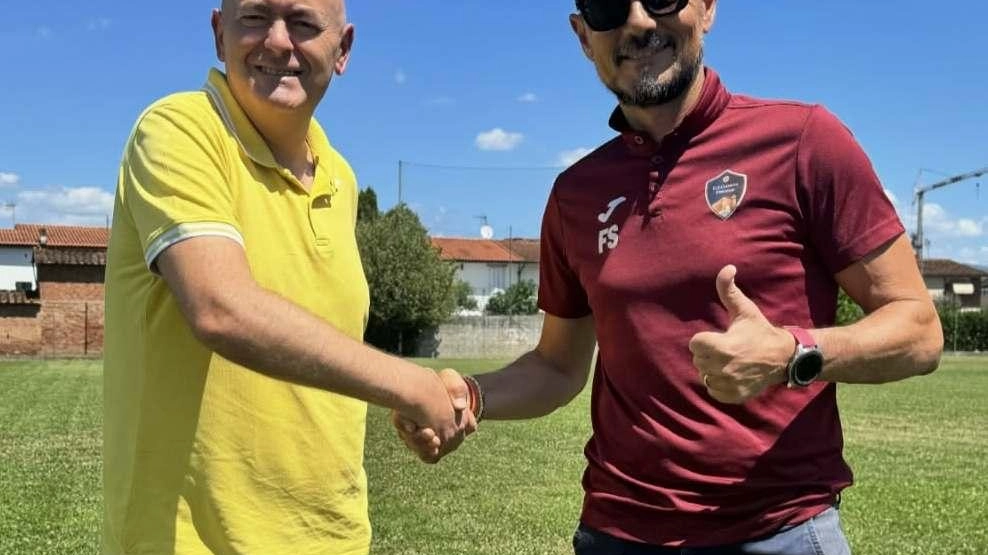 Il presidente del Chiesina Uzzanese Carmignani insieme al tecnico Salvadori Il presidente del Chiesina Uzzanese Carmignani insieme al tecnico Salvadori