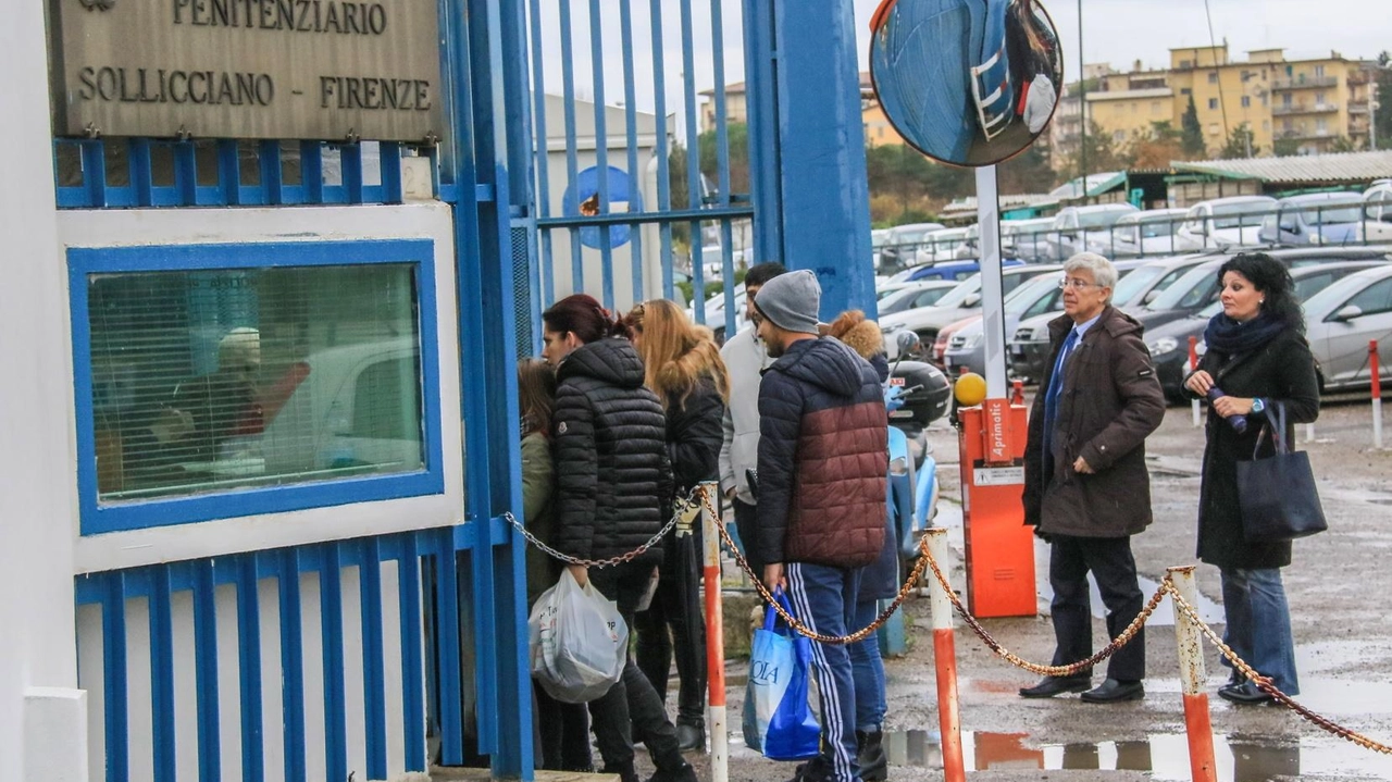 Sopralluogo dei delegati di Palazzo Vecchio al penitenziario fiorentino. Palagi di Sinistra progetto comune: "Luogo distaccato dal resto del mondo". Sopralluogo dei delegati di Palazzo Vecchio al penitenziario fiorentino. Palagi di Sinistra progetto comune: "Luogo distaccato dal resto del mondo".