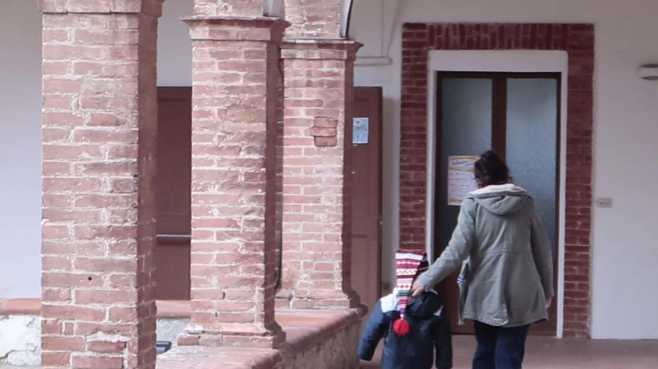La scuola primaria Colleverde, da lunedì, avrà una nuova sede: si trasferirà da Scacciapensieri all’Emiciclo di San Miniato La scuola primaria Colleverde, da lunedì, avrà una nuova sede: si trasferirà da Scacciapensieri all’Emiciclo di San Miniato