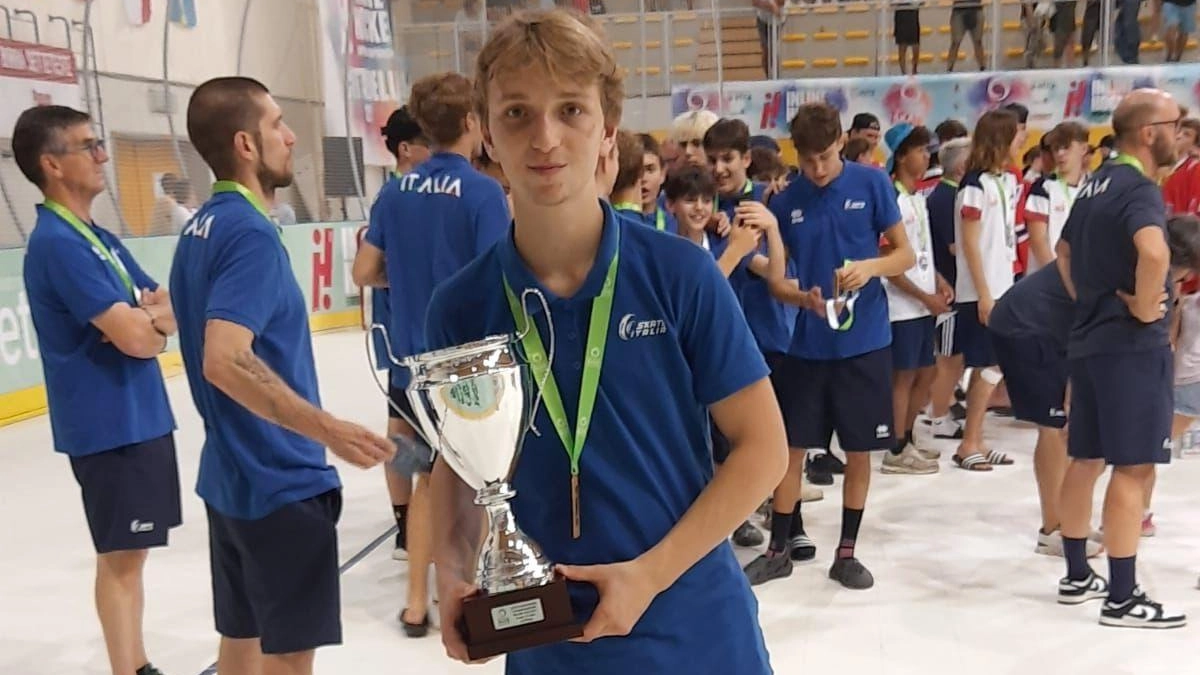 Giampaolo Bastianoni ha conquistato il metallo più prezioso con la nazionale Under 17. Laura Giannini è salita sul terzo gradino del podio con la formazione Senior. Giampaolo Bastianoni ha conquistato il metallo più prezioso con la nazionale Under 17. Laura Giannini è salita sul terzo gradino del podio con la formazione Senior.