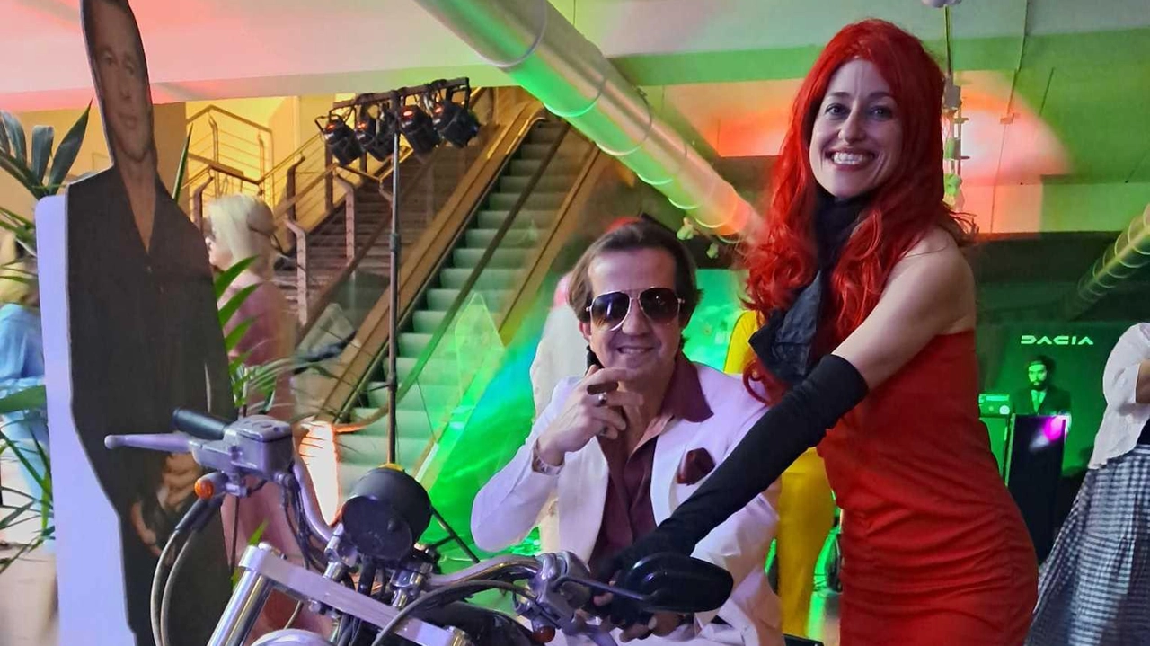 Un momento di Hollywood Party, la festa in maschera organizzata dall’associazione Marpu per raccogliere fondi per un progetto in India per i bambini Un momento di Hollywood Party, la festa in maschera organizzata dall’associazione Marpu per raccogliere fondi per un progetto in India per i bambini