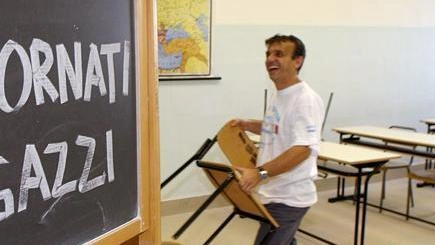 Riparte la scuola dopo lo stop estivo: tre su quattro docenti e personale ata sono supplenti. I sindacati: "Sistema a discapito della continuità". Cantieri aperti all’istituto Buzzi, al Gramsci-Keynes, al liceo Copernico. Riparte la scuola dopo lo stop estivo: tre su quattro docenti e personale ata sono supplenti. I sindacati: "Sistema a discapito della continuità". Cantieri aperti all’istituto Buzzi, al Gramsci-Keynes, al liceo Copernico.