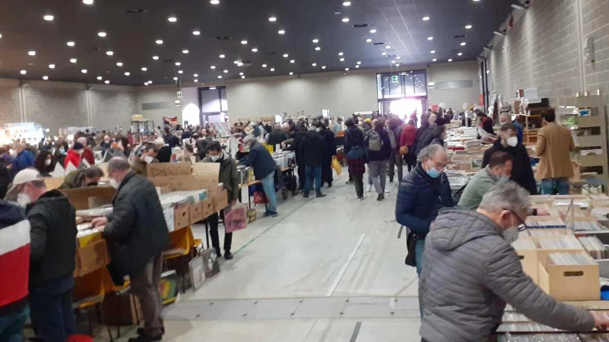 Ad Arezzo Fiere si tiene la Fiera del Disco Cd e del Fumetto, organizzata dall'associazione Fumetti e Dintorni. Oltre cento espositori presenti con collezionismo musicale e fumettistico, vintage, videogiochi e manga. Evento con patrocinio del Comune, aperto dalle 9 alle 19, con ingresso a 5 euro. Ospiti illustri come Rossano Rossi e Fabio Civitelli. Ad Arezzo Fiere si tiene la Fiera del Disco Cd e del Fumetto, organizzata dall'associazione Fumetti e Dintorni. Oltre cento espositori presenti con collezionismo musicale e fumettistico, vintage, videogiochi e manga. Evento con patrocinio del Comune, aperto dalle 9 alle 19, con ingresso a 5 euro. Ospiti illustri come Rossano Rossi e Fabio Civitelli.