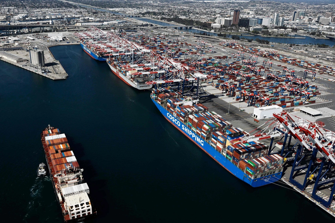 Veduta aerea del porto di Long Beach, in California (Ansa)