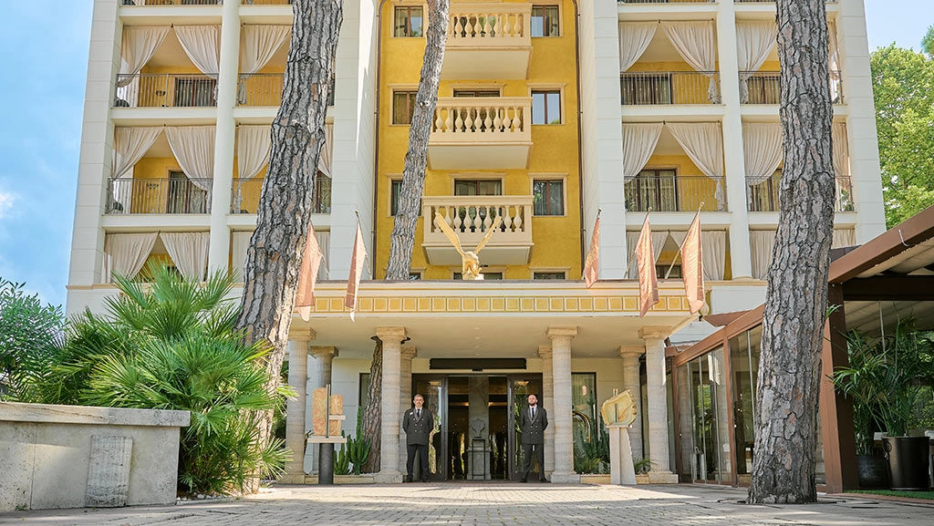 L’ingresso del Grand Hotel Imperiale, venduto a un emiro per 40 milioni di euro L’ingresso del Grand Hotel Imperiale, venduto a un emiro per 40 milioni di euro
