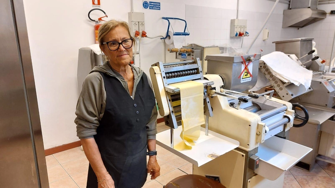 Stefania Ramacciotti del pastificio di via Saffi a Pontedera. La storico negozio e laboratorio chiude dopo quasi 60 anni di attività Stefania Ramacciotti del pastificio di via Saffi a Pontedera. La storico negozio e laboratorio chiude dopo quasi 60 anni di attività