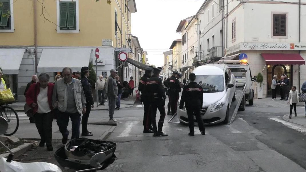 La folle fuga si è conclusa all’angolo tra via Garibaldi e via Fratti La folle fuga si è conclusa all’angolo tra via Garibaldi e via Fratti