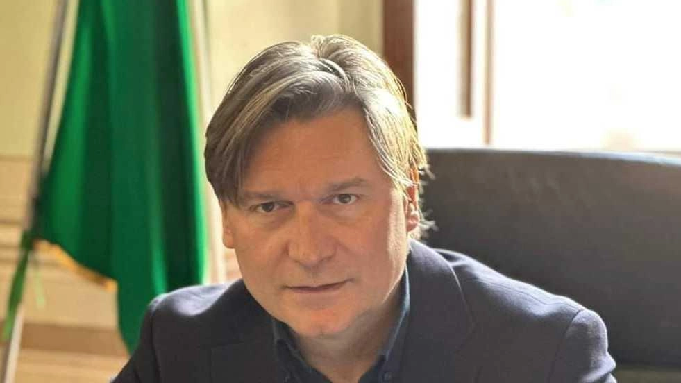 Il sindaco di Orbetello, Andrea Casamenti, spiega i motivi per i quali la giunta ha deliberato lo stanziamento Il sindaco di Orbetello, Andrea Casamenti, spiega i motivi per i quali la giunta ha deliberato lo stanziamento