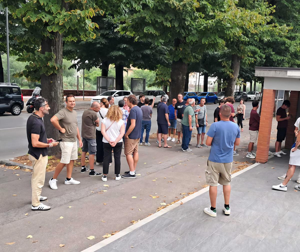 https://www.lanazione.it/image-service/view/acePublic/alias/contentid/NjU4YjgzOGYtZGNkMC00/0/biffoni-super-tifoso-sosteniamo-la-squadra.jpeg?f=1.90:1&w=1200