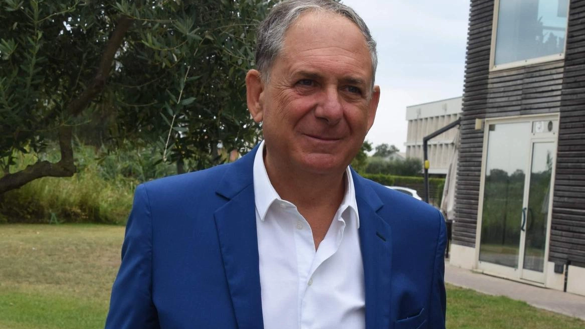 Carlo Bigongiari da un anno è alla guida di Forza Italia in provincia di Lucca, prima come commissario poi come segretario eletto Carlo Bigongiari da un anno è alla guida di Forza Italia in provincia di Lucca, prima come commissario poi come segretario eletto