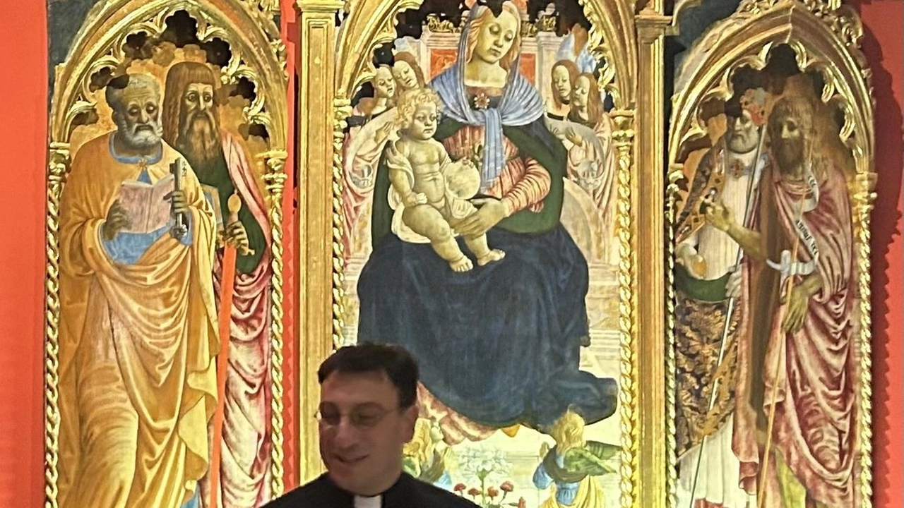 La mostra "Vie di Speranza" al Museo Diocesano di Massa esplora il legame tra arte e spiritualità nell'anno del Giubileo.