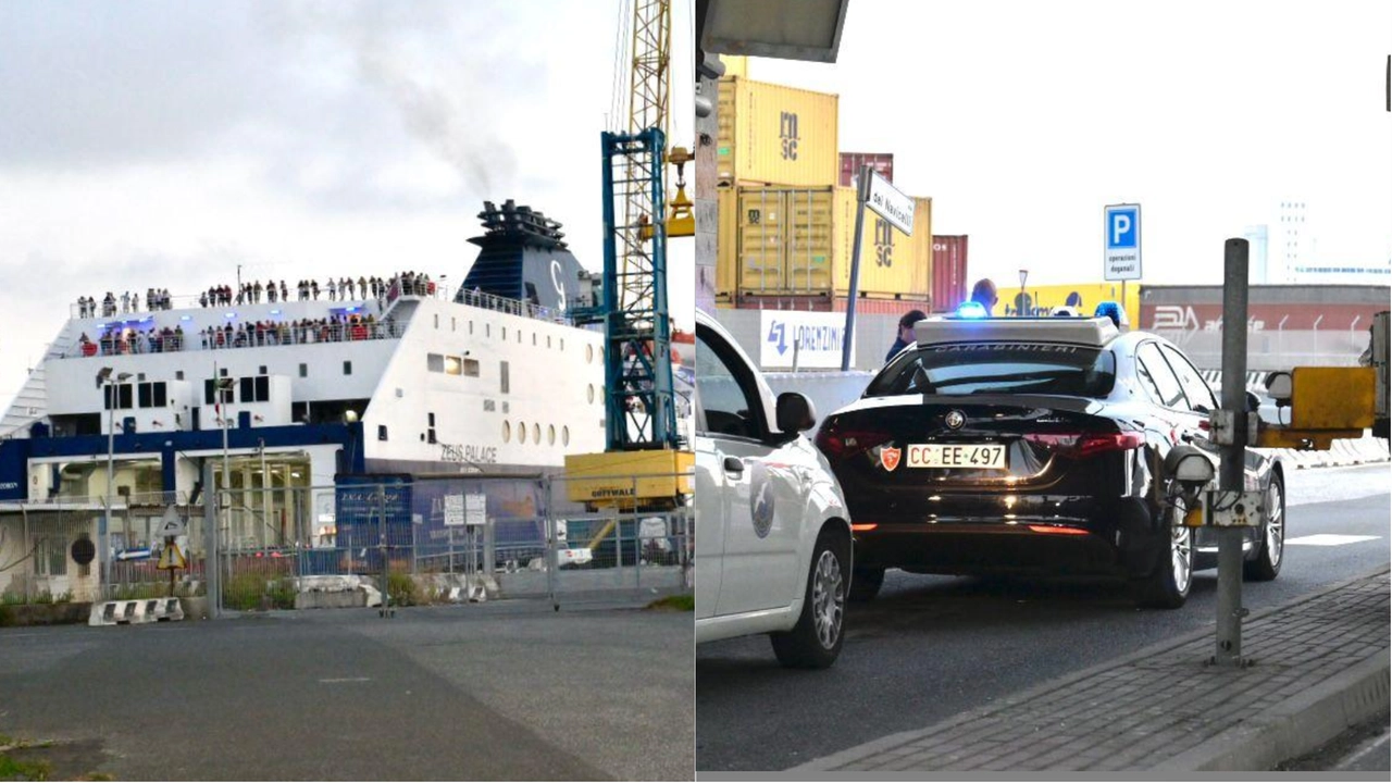 La nave bloccata a Livorno per un allarme bomba (Foto Novi)