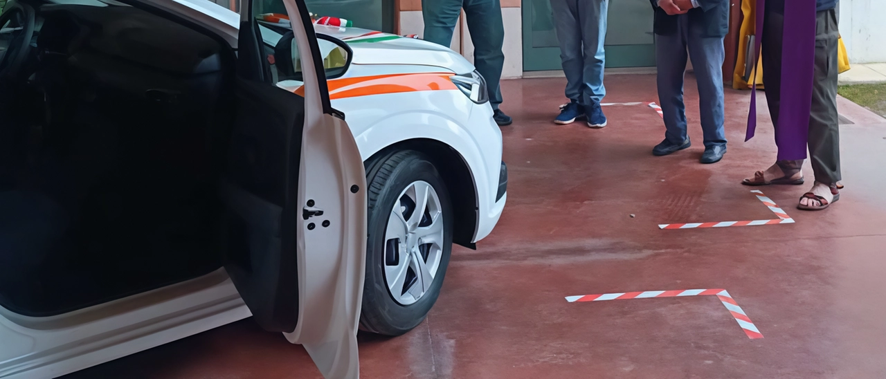 L’amore che si moltiplica. Dona auto all’Assistenza in memoria della moglie