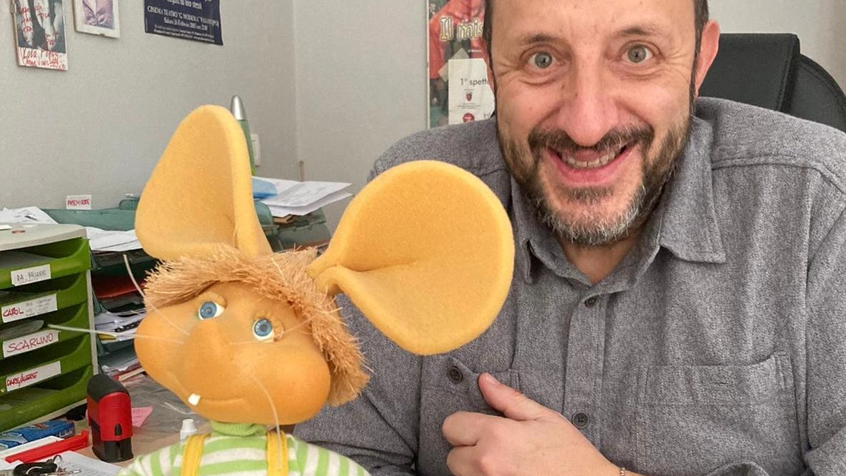 Stefano Rossi, titolare delle agenzie Première e Dado Production, con Topo Gigio Stefano Rossi, titolare delle agenzie Première e Dado Production, con Topo Gigio
